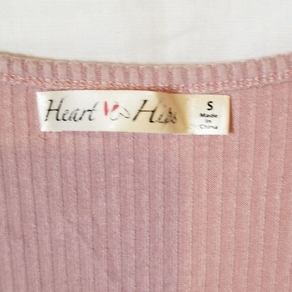 Heart &‎ Hips V-Neck Quarter Length Sleeve Blouse - Picture 2 of 8
